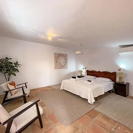 Rosa Blanca- Private Pool, Views *