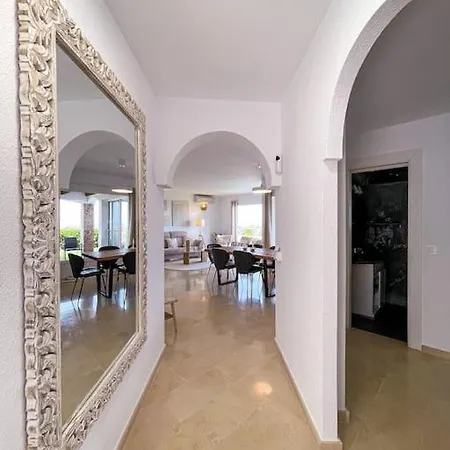 Villa Rosa Blanca- Private Pool, Views *